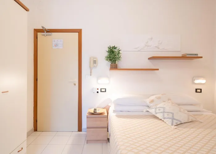 فندق Continental 3*