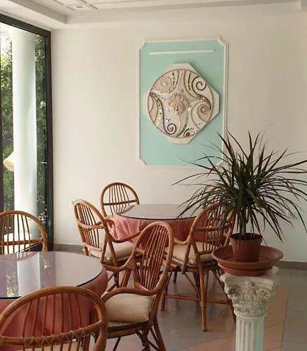 فندق Continental 3*